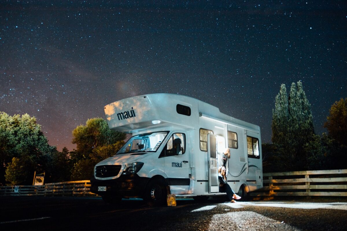 Wohnmobil-Unterstand bauen: Kostengünstige Tipps für Ihr Fahrzeug 1 abris camping car