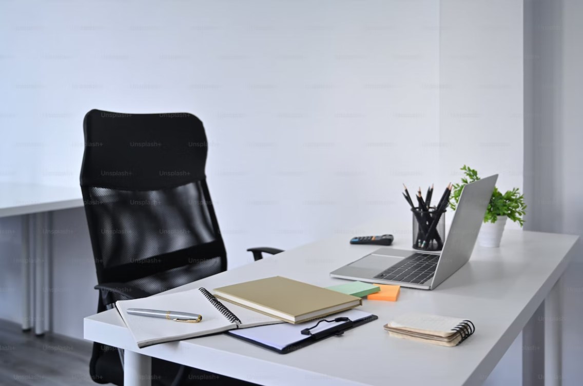 Bürodekoration: Praktische Ideen & Trends für professionelle Räume 1 bureau professionnel
